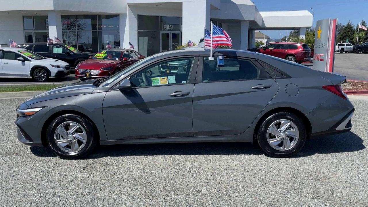 2025 Hyundai Elantra SE