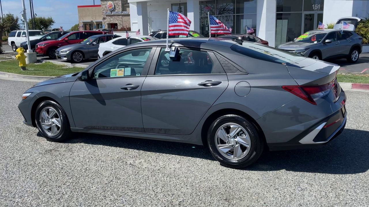 2025 Hyundai Elantra SE