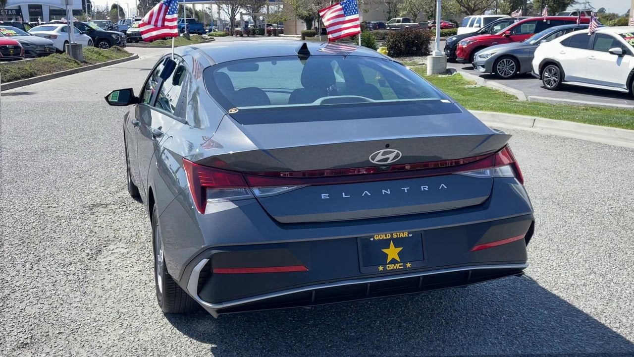 2025 Hyundai Elantra SE