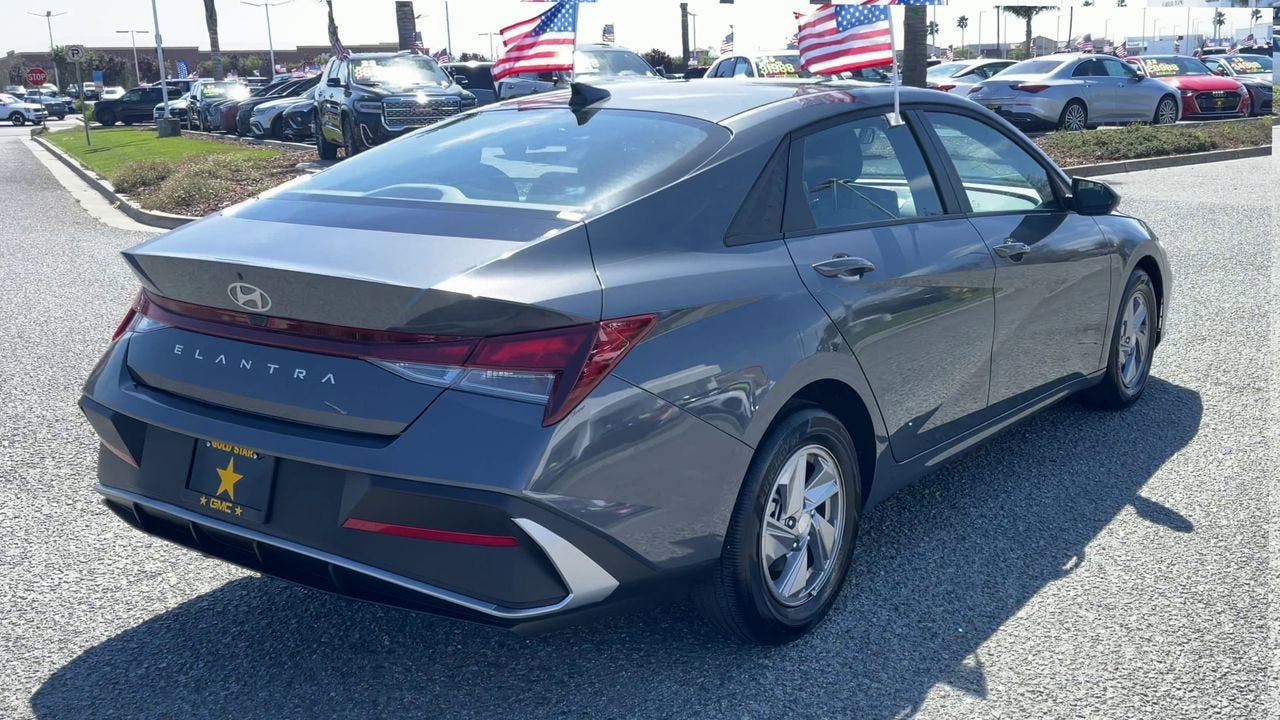 2025 Hyundai Elantra SE