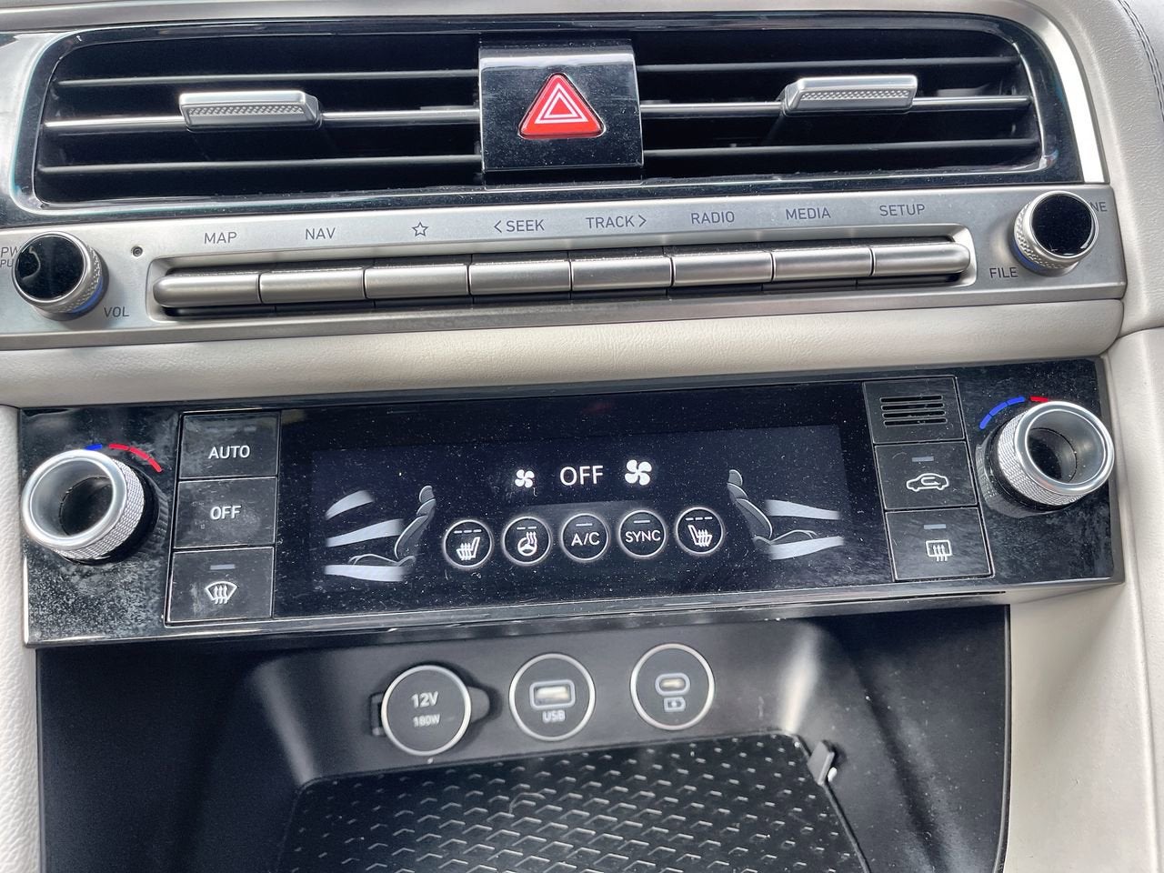 2024 Genesis G70 2.5T