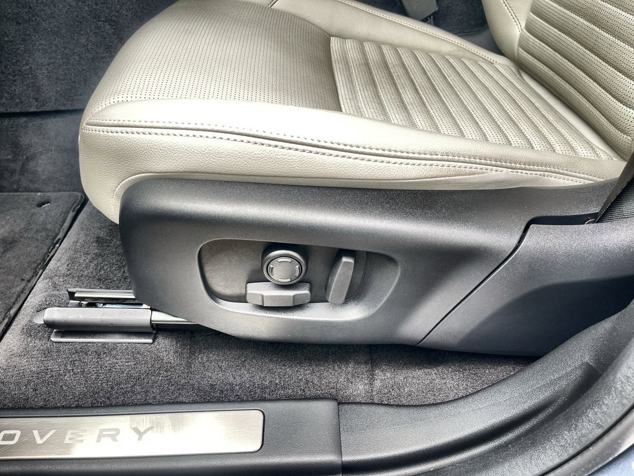 2023 Land Rover Discovery Sport SE