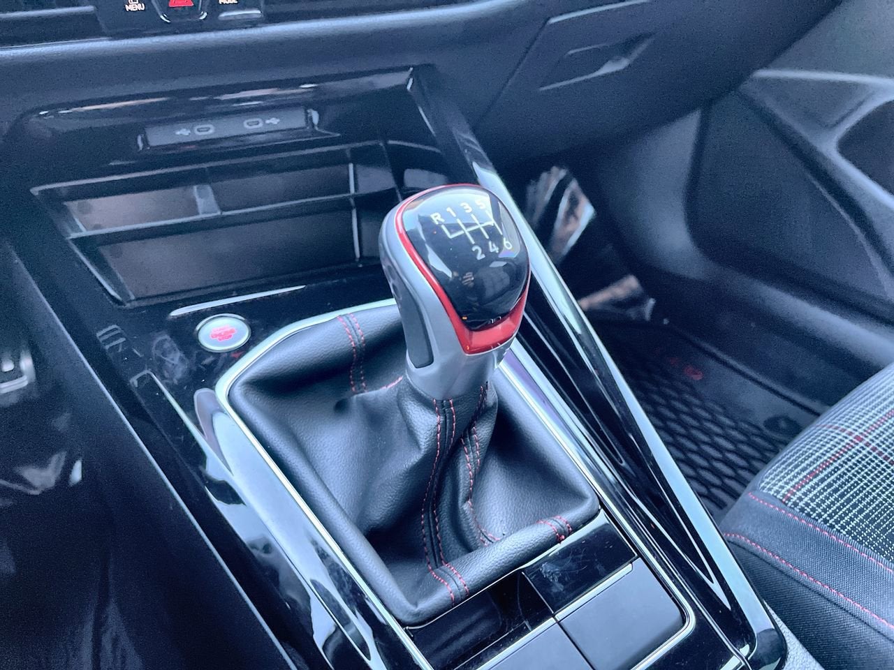 2024 Volkswagen Golf GTI 380 SE